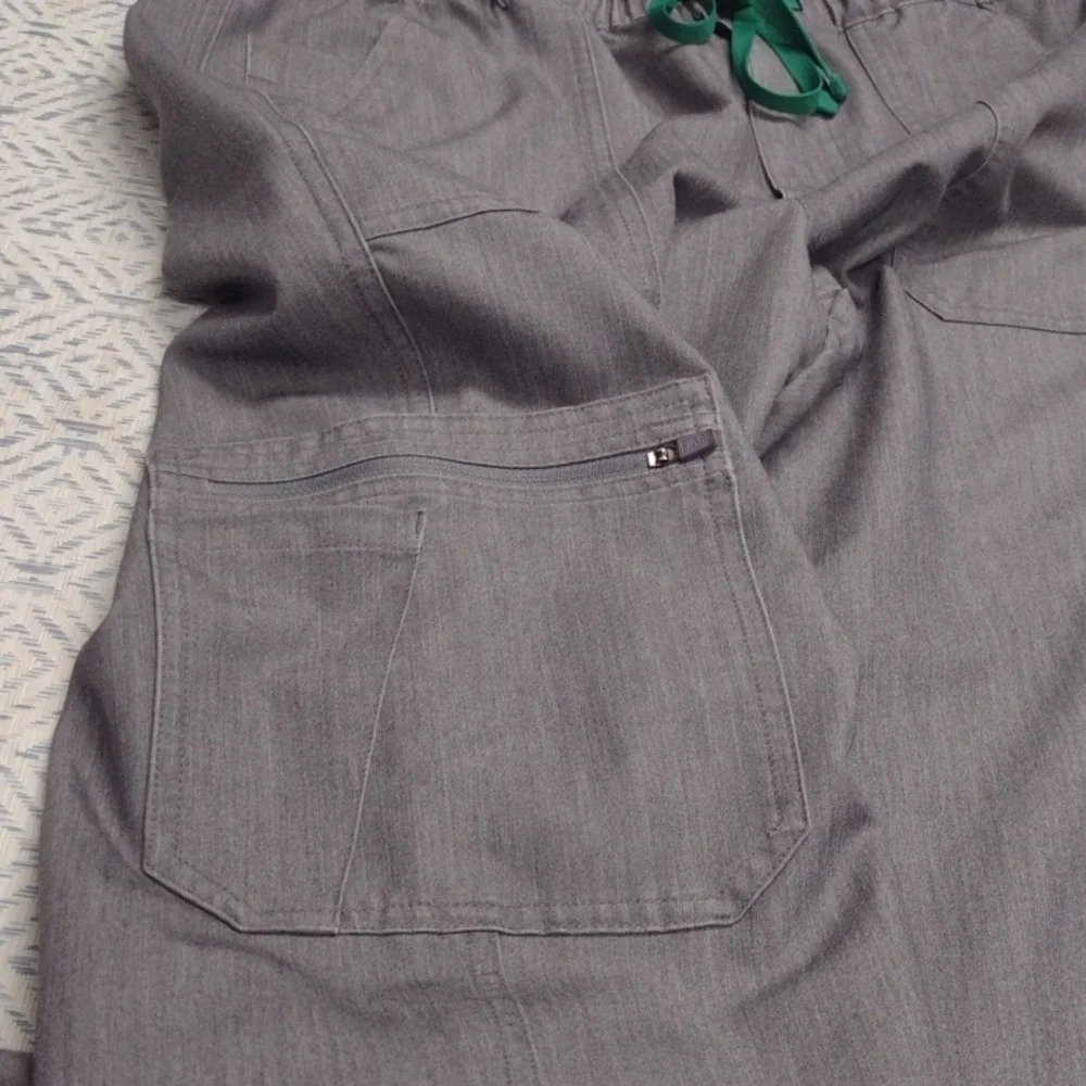 Figs Men's Scrub Pants in Gray